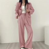Elegant Tailored Blazer and Trouser Set with Modern Relaxed Fit