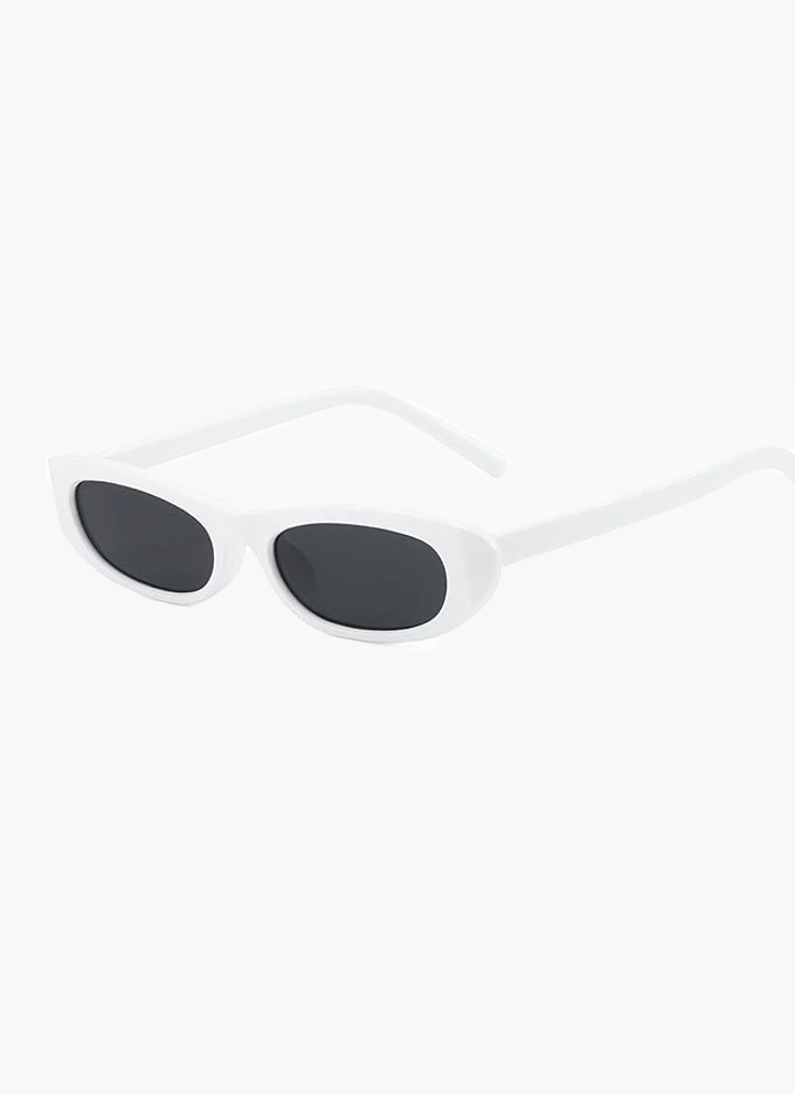 Slim Oval Frame Sunglasses with Vintage Appeal
