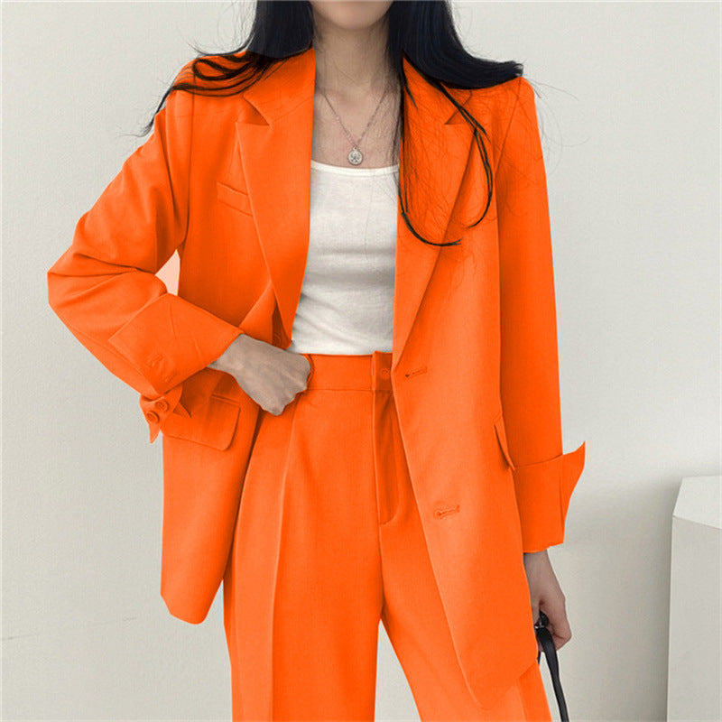 Elegant Tailored Blazer and Trouser Set with Modern Relaxed Fit