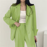Elegant Tailored Blazer and Trouser Set with Modern Relaxed Fit