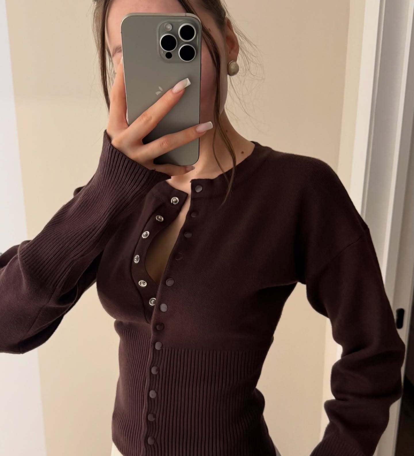 Elegant Button-Up Knit Cardigan with Round Neck