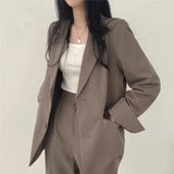 Elegant Tailored Blazer and Trouser Set with Modern Relaxed Fit