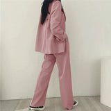 Elegant Tailored Blazer and Trouser Set with Modern Relaxed Fit
